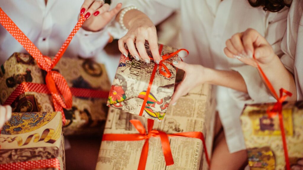 choosing unique Vietnamese gifts for family