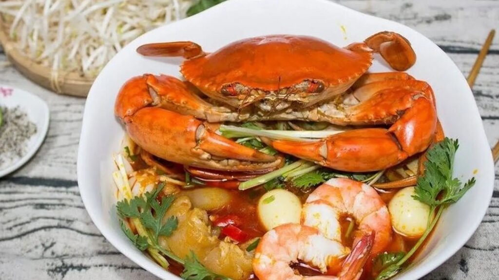 Vietnamese banh canh with crab