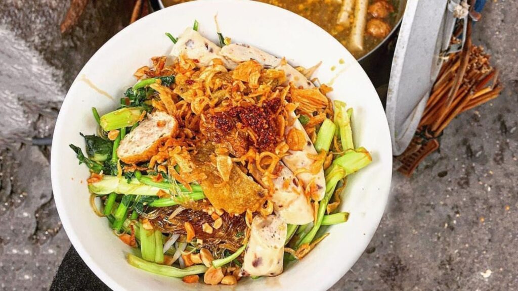 Vietnamese dry noodles mien tron