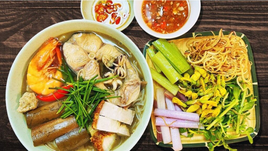Vietnamese noodle soups with vegetables