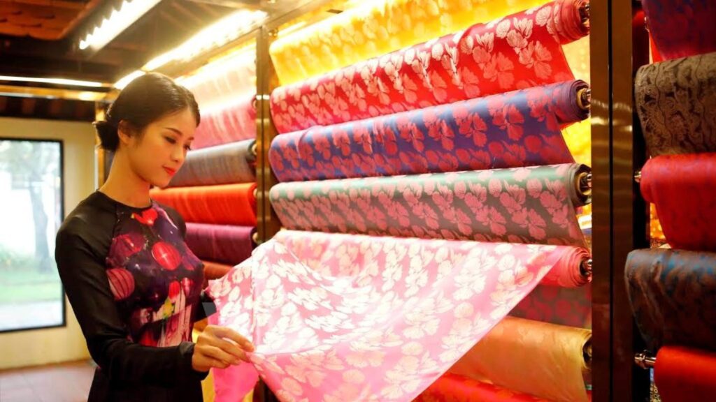 van phuc silk souvenirs