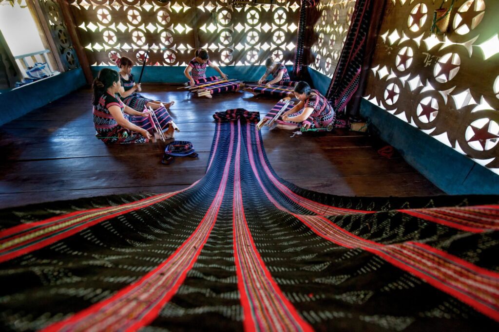 where to learn traditional crafts in Vietnam:  Zèng Textile Weaving Village (Hue)