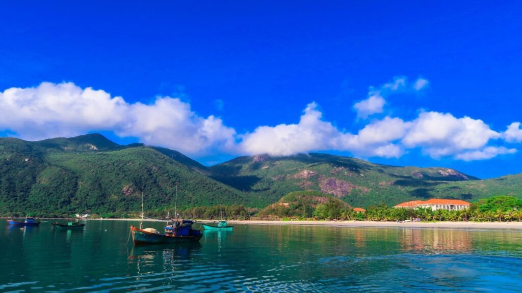 vietnam beach travel