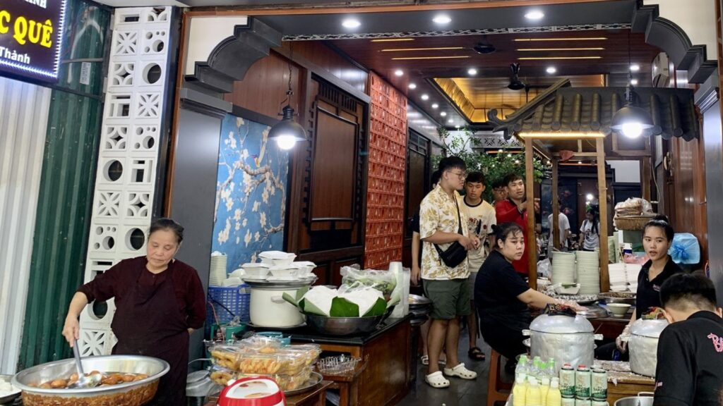 Vietnamese banh cuon food tour