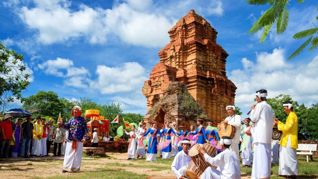 explore the Central Vietnamese folk festivals