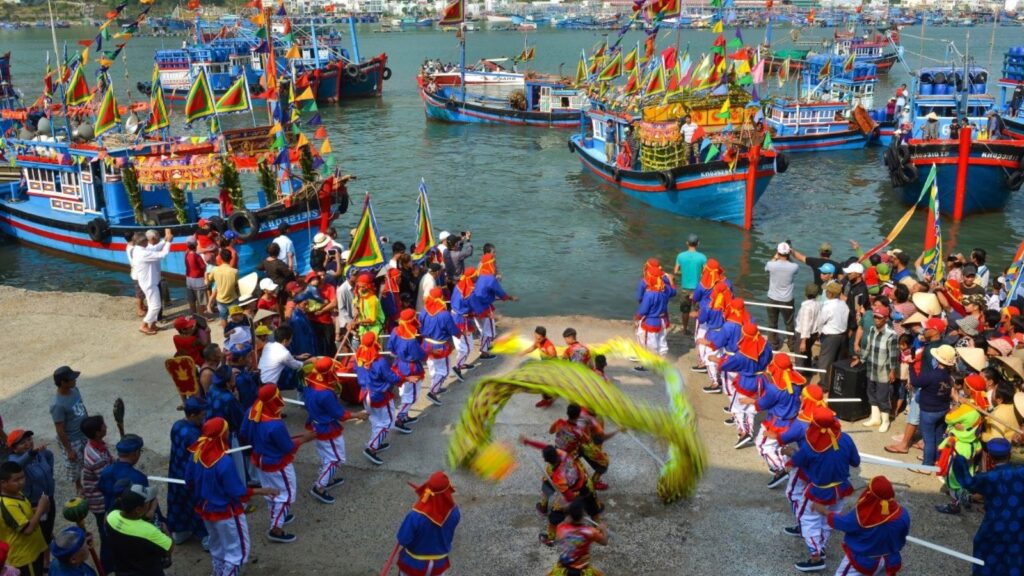 join the Central Vietnamese folk festivals