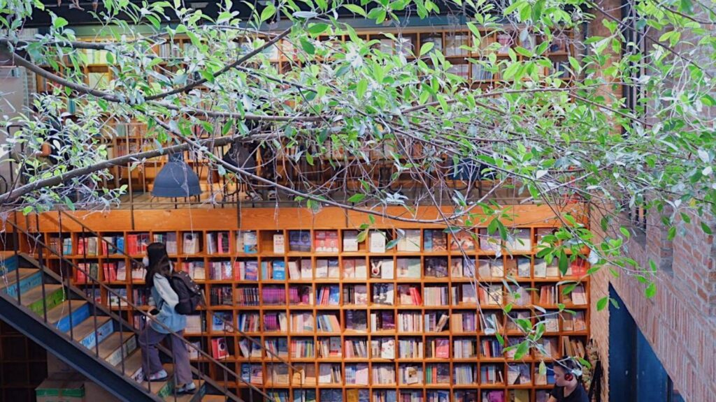 visit Famous bookstores in Vietnam