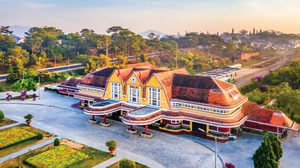 explore the Famous train stations in Vietnam