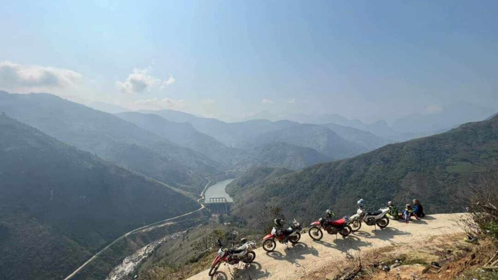 explore the sky paths in Ha Giang