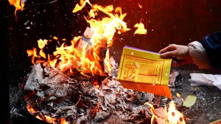 Vietnamese paper offerings