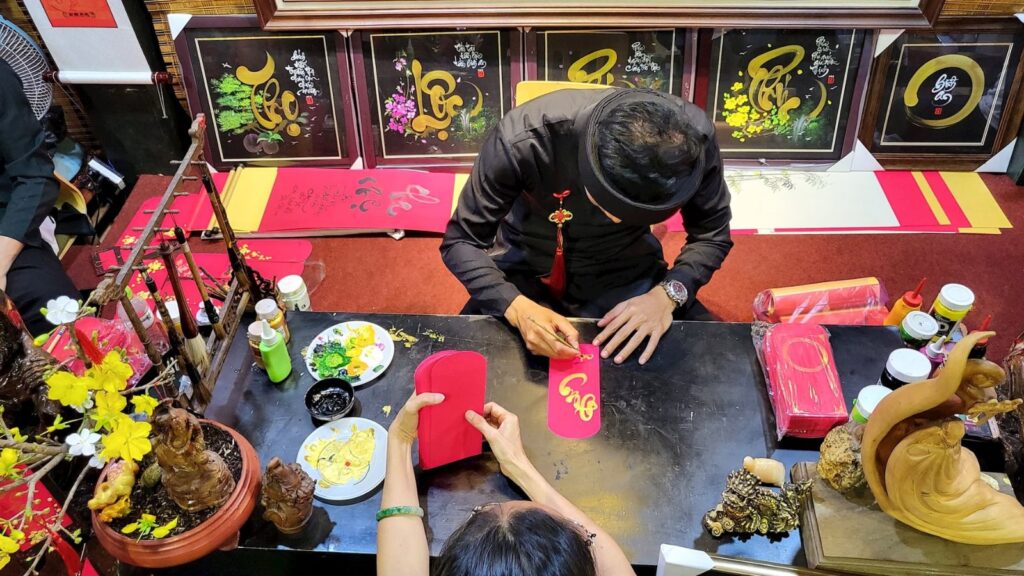 explore the Vietnam traditional calligraphy 